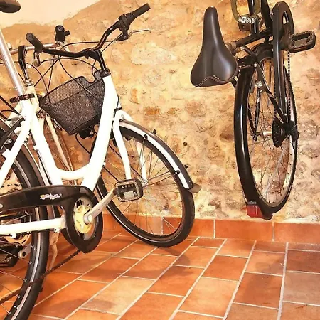 Romeos Public Free Parking Bike Holiday home
