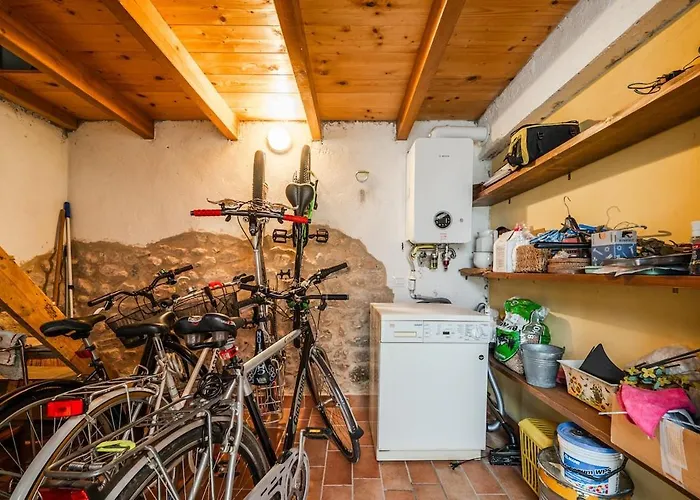 Romeos Public Free Parking Bike Casa vacanze *