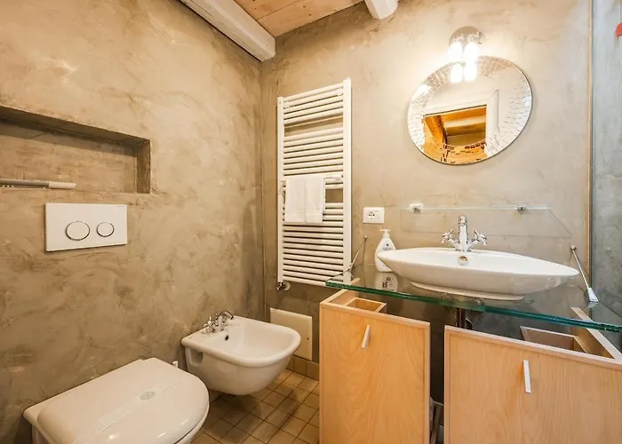 Romeos Public Free Parking Bike Casa vacanze *